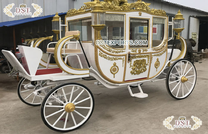 Royal And Luxury Horse Drawn Carriage