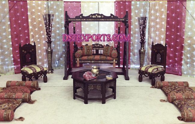 WEDDING BLACK ANTIQUE SWING STAGE