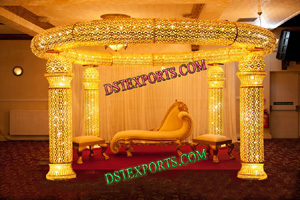 ROYAL GOLDEN CROWN MANDAP SET