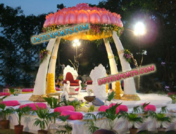 INDIAN WEDDING TRUNCK MANDAP