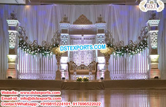 Classy Wedding Stage With Gate Frame